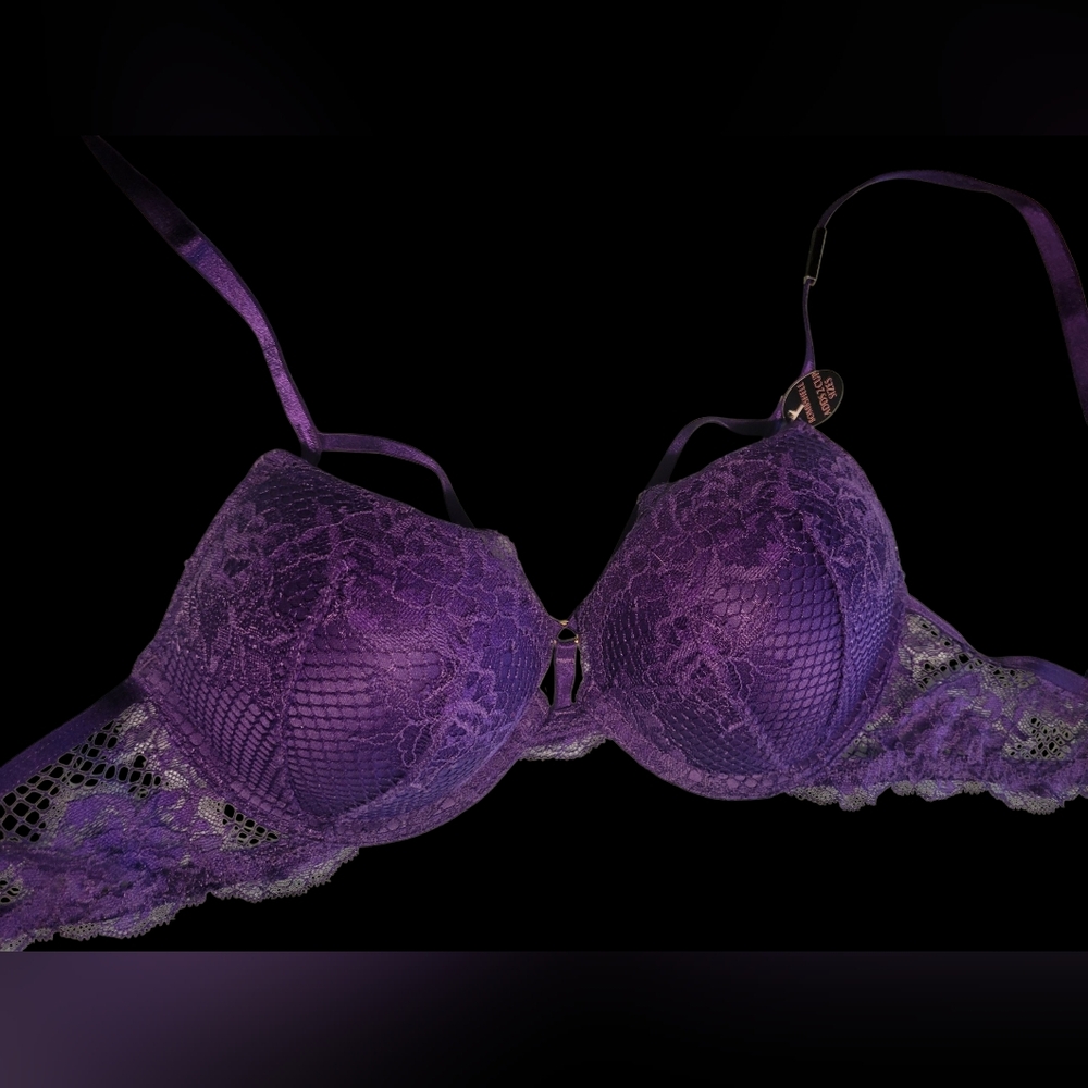 Victoria's Secret Bombshell Plunge Push-Up Bra - Picture 4 of 5